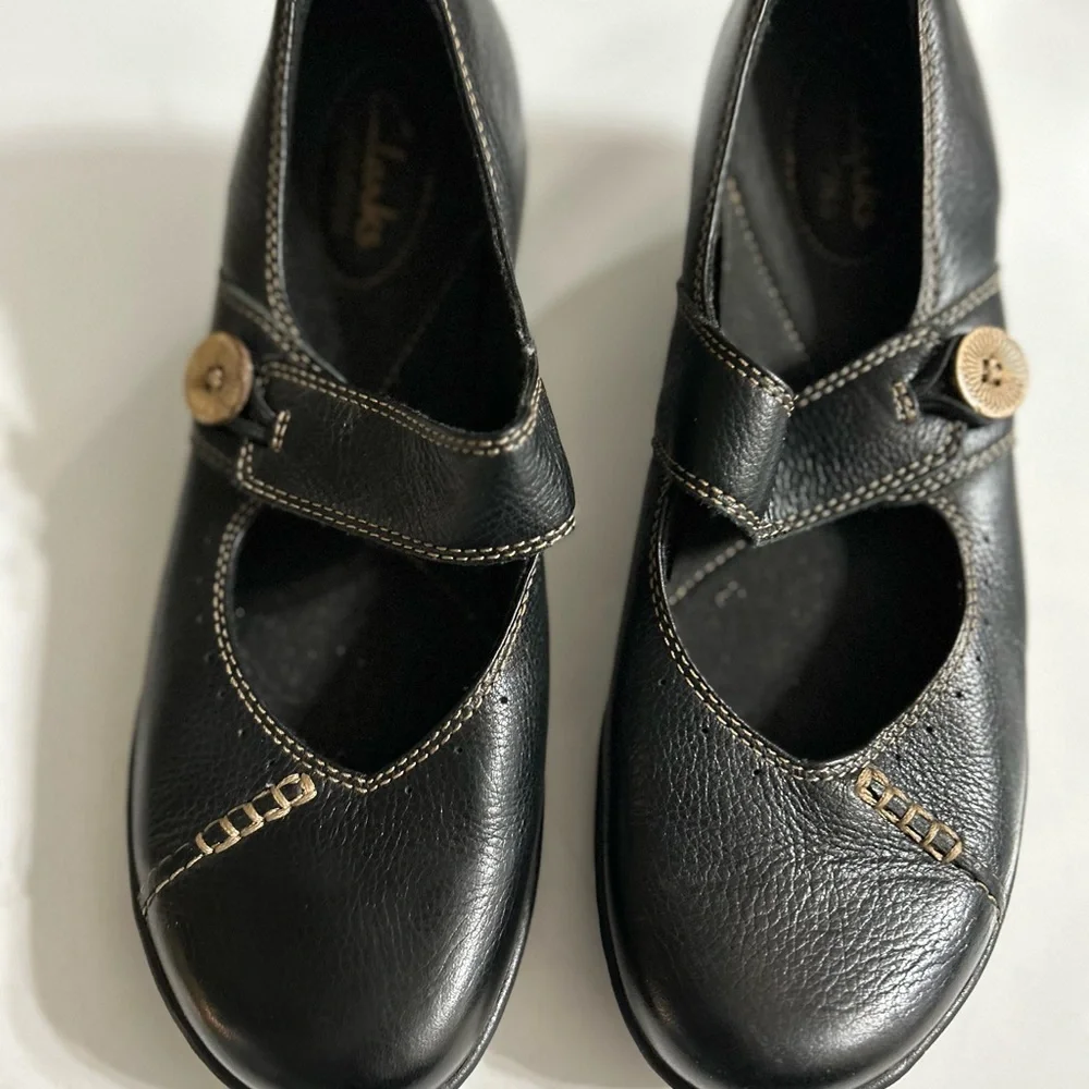Clark’s bendable Black Leather Mary Jane Shoes with Gold Accents, size 8M - Picture 1 of 10